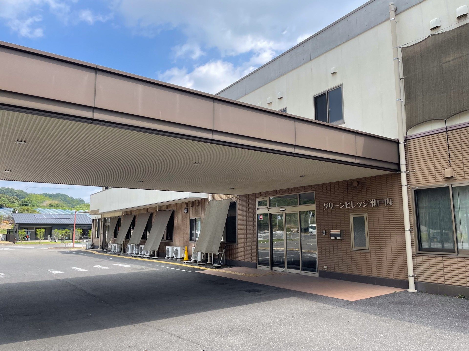 エントランスの外観