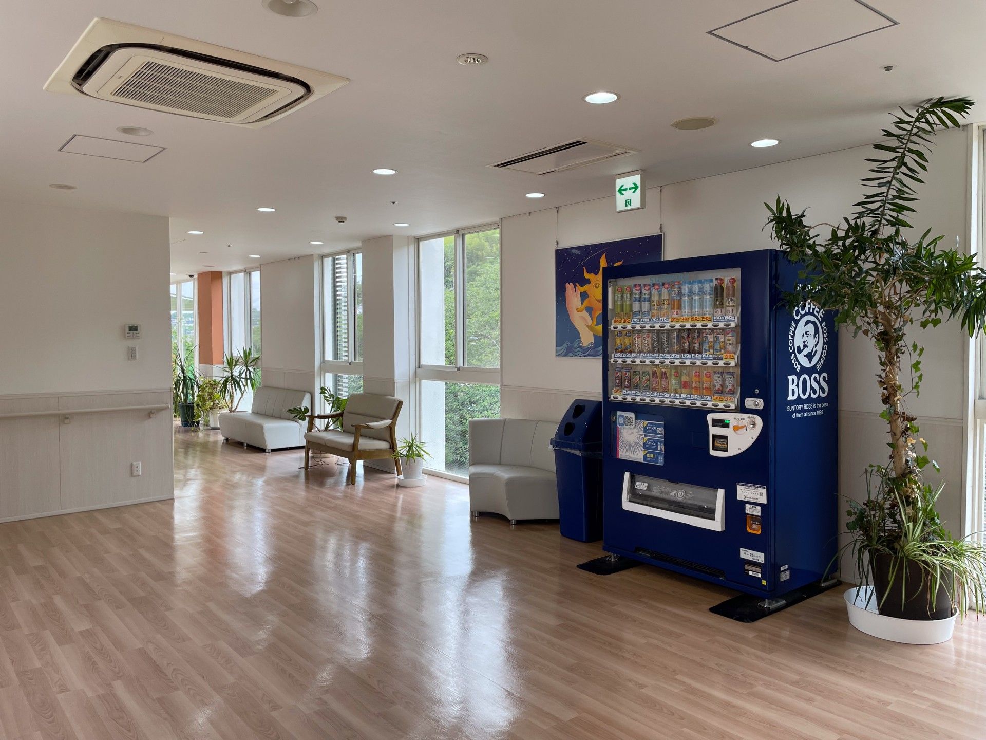 自動販売機と休憩スペース