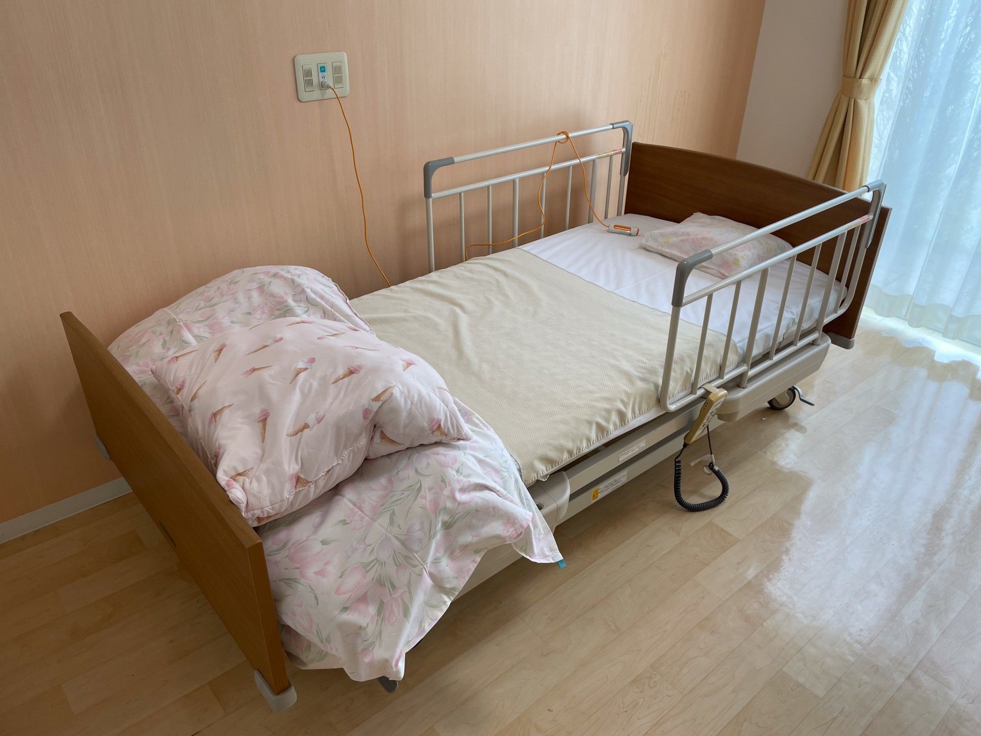 快適なベッドのある部屋