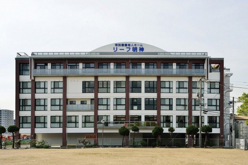 多階層の建物外観