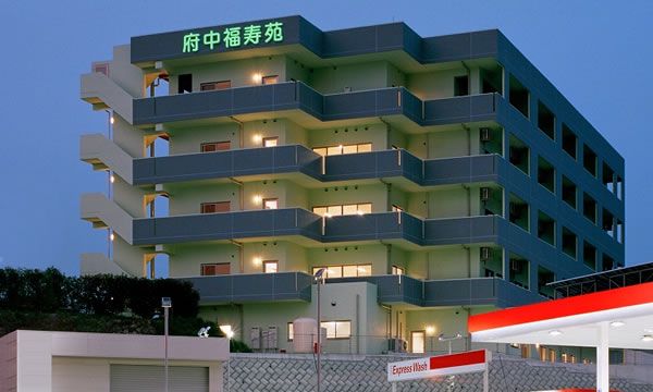 多階層の建物外観