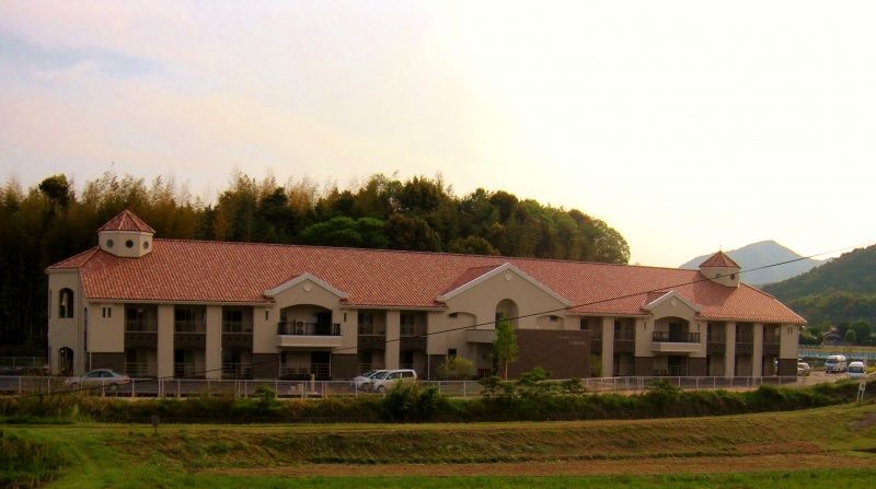 広々とした建物の外観
