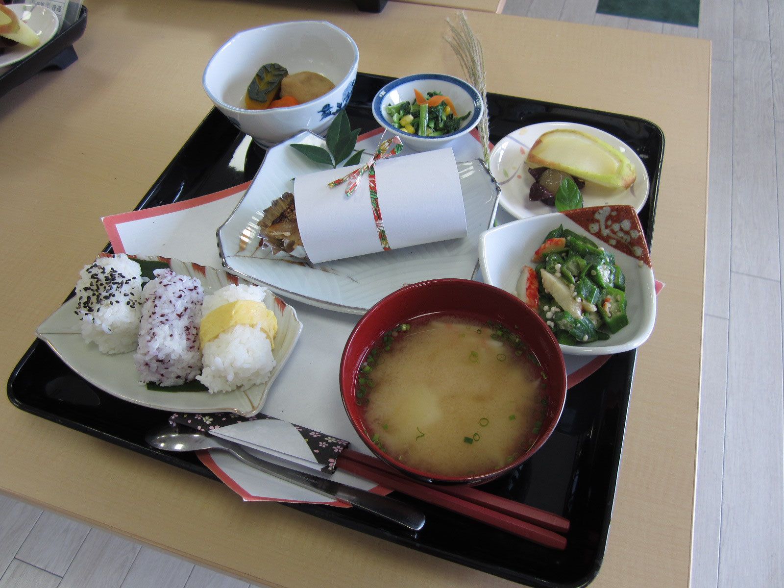 彩り豊かな食事セット