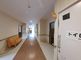 明るく広々とした廊下