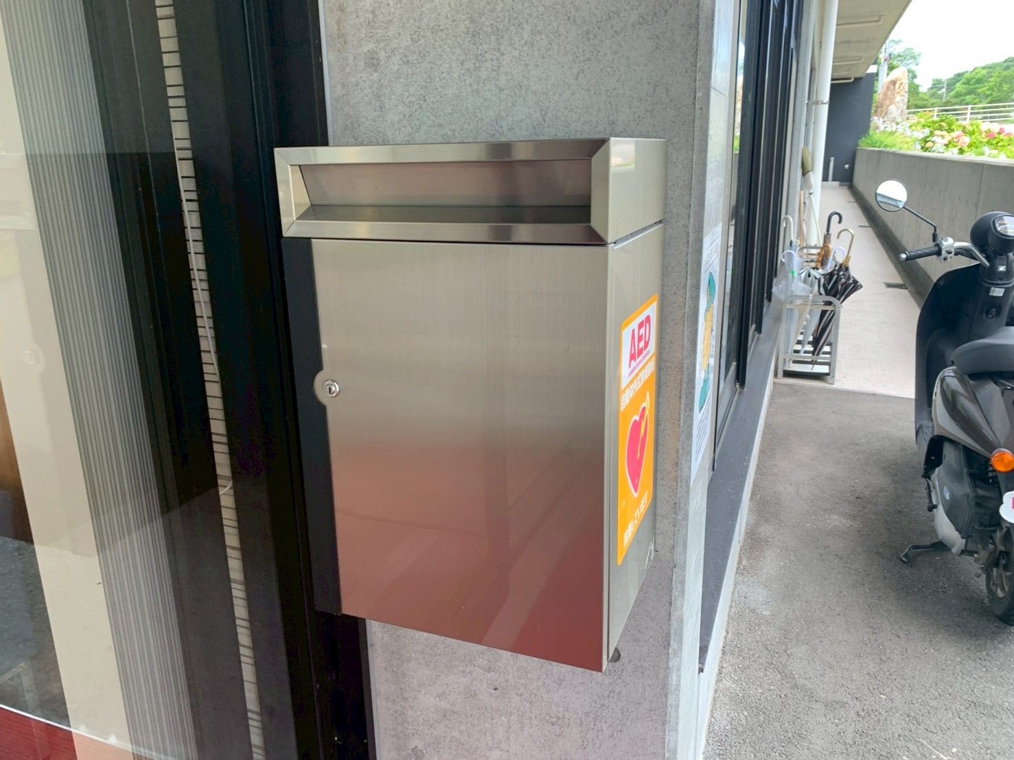 郵便受けとAEDの設置場所