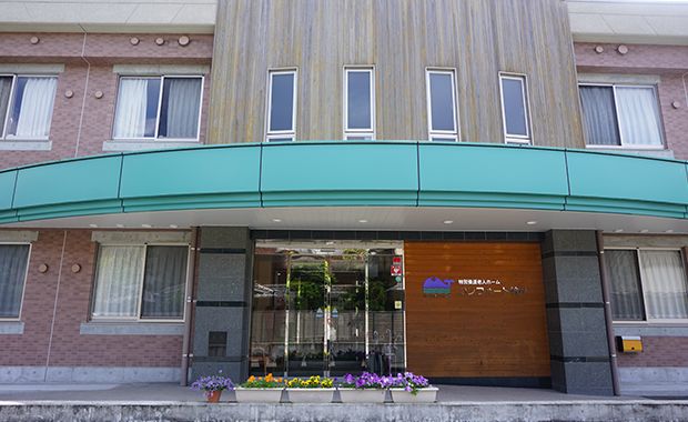 入り口が広い施設正面