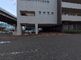 広々とした建物の外観