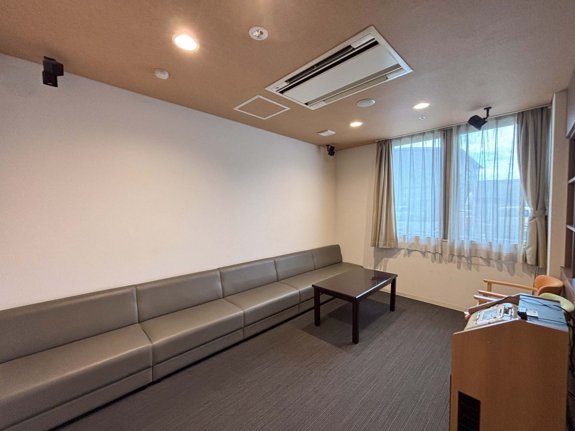 落ち着いた雰囲気の部屋