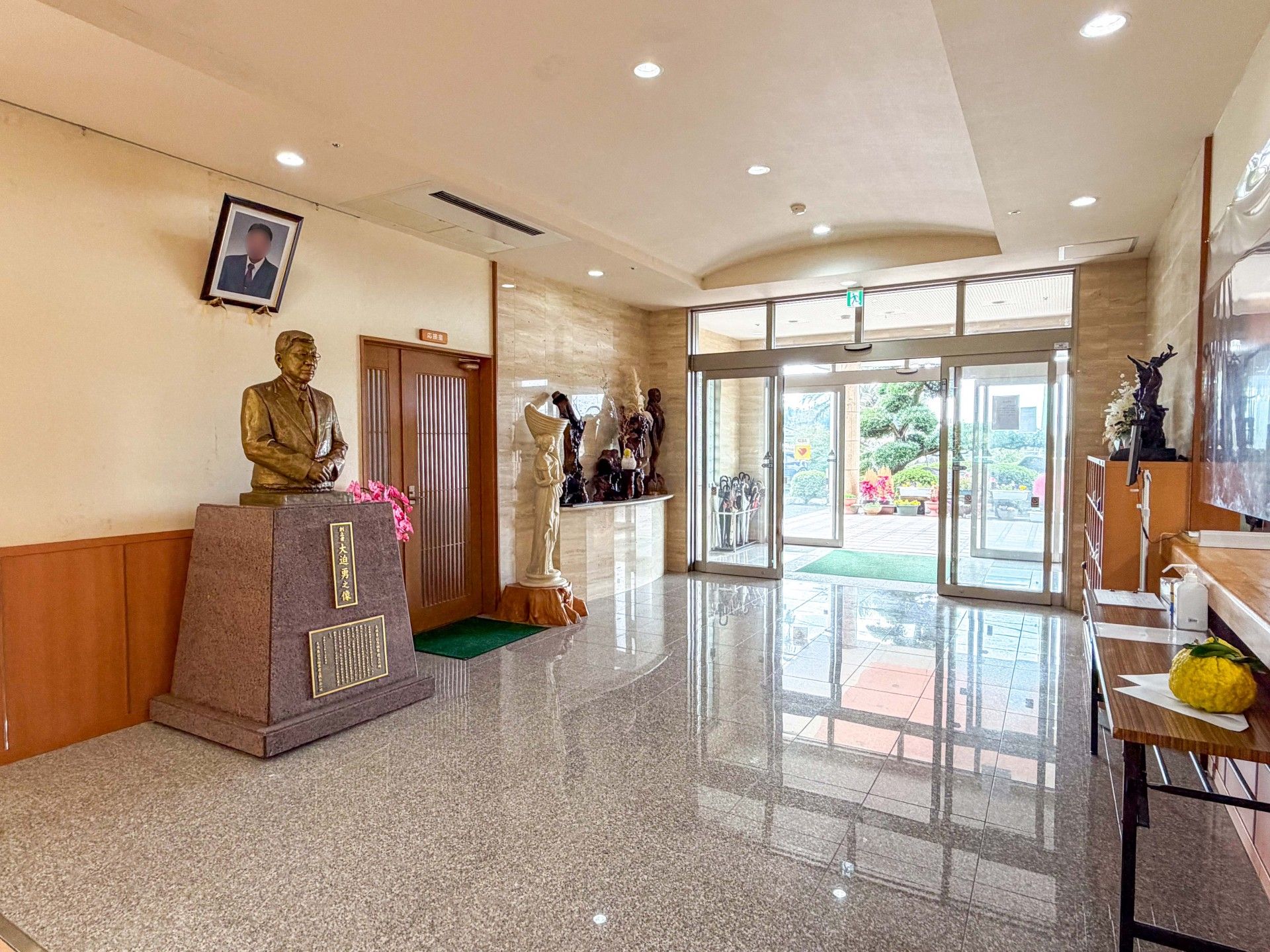 広いエントランス