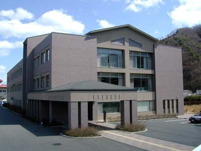 ゆったりとした建物の外観