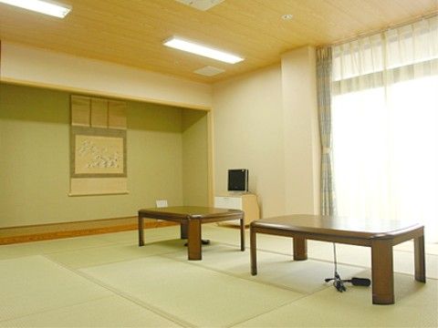 「あずみ苑 グランデ花咲の丘」の和室。
