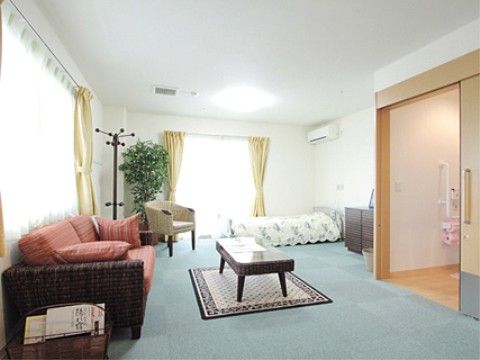 「あずみ苑 グランデ花咲の丘」の居室。入居者に合わせ様々なタイプ用意。