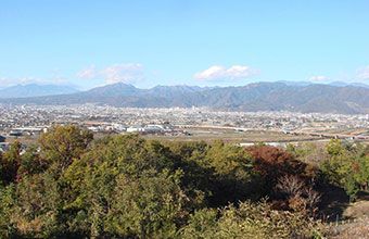 景色を望む施設外観