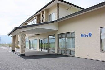 広々とした入口の施設