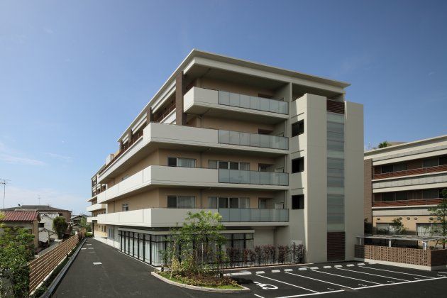 多階層の建物外観