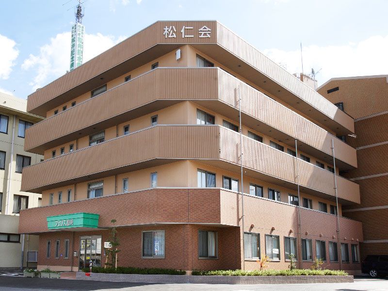 多階層の建物外観