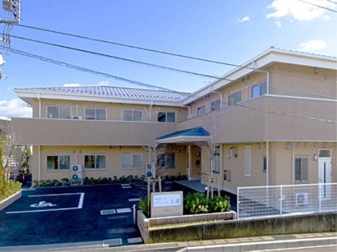 あずみ苑 グランデ土浦の外観。最寄駅から徒歩8分の場所に立地している。