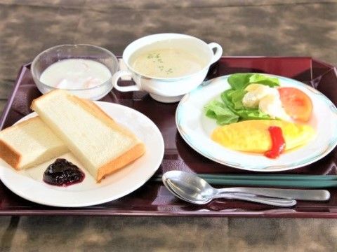 あずみ苑 グランデ土浦の食事。栄養バランスのとれた食事を提供している。
