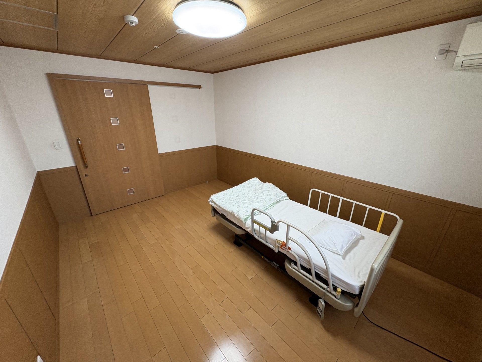 落ち着いた個室の様子
