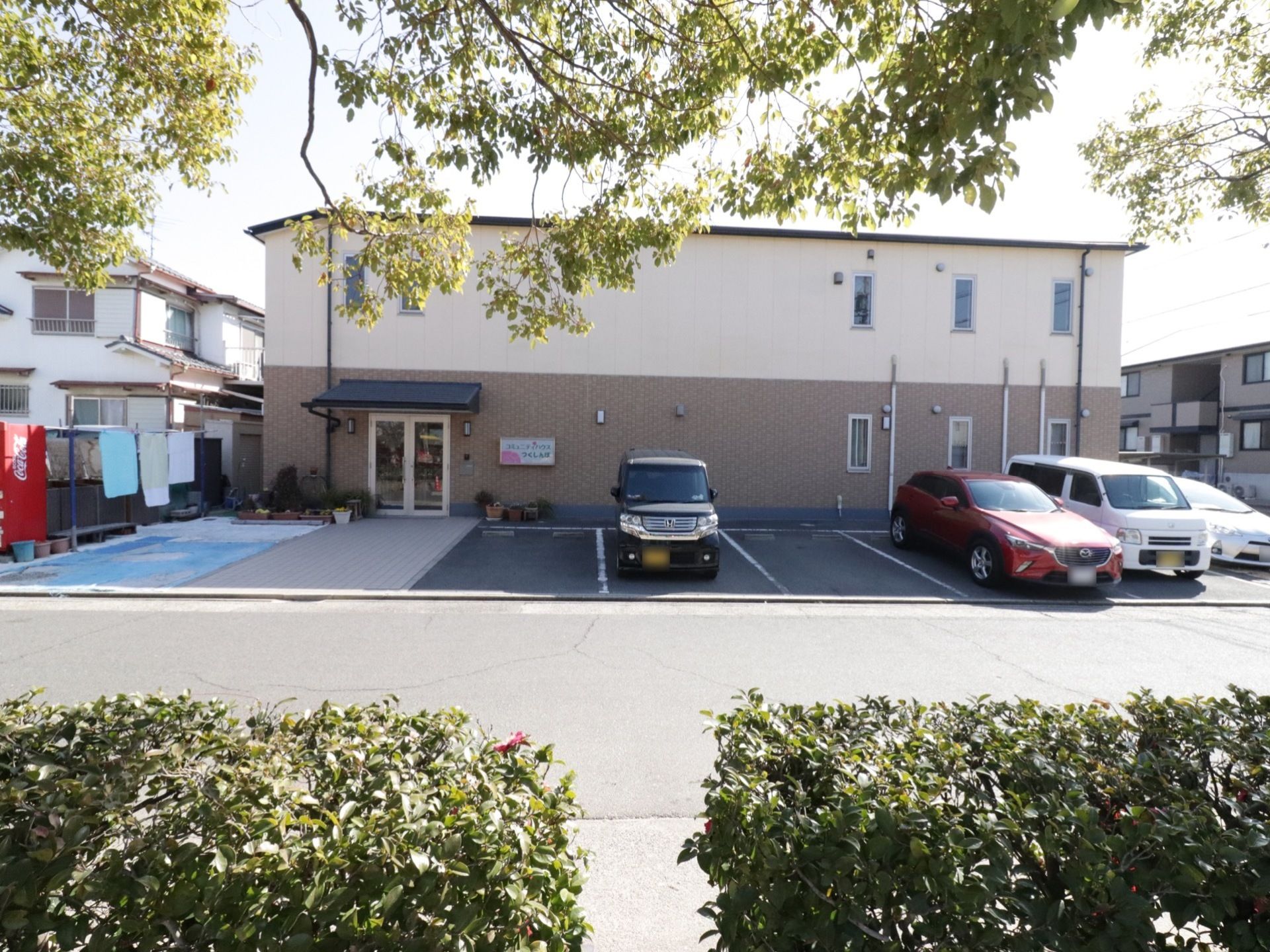 鉄骨造り２階建て、住宅型有料老人ホームである。訪問介護も行っており、入居者様には手厚いサポートを提供できる。