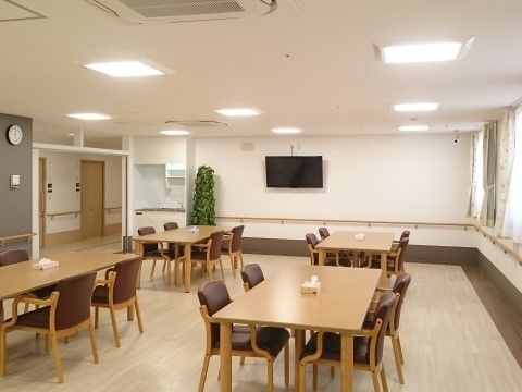 簡易キッチンを完備した、バリアフリー対応の共有スペース