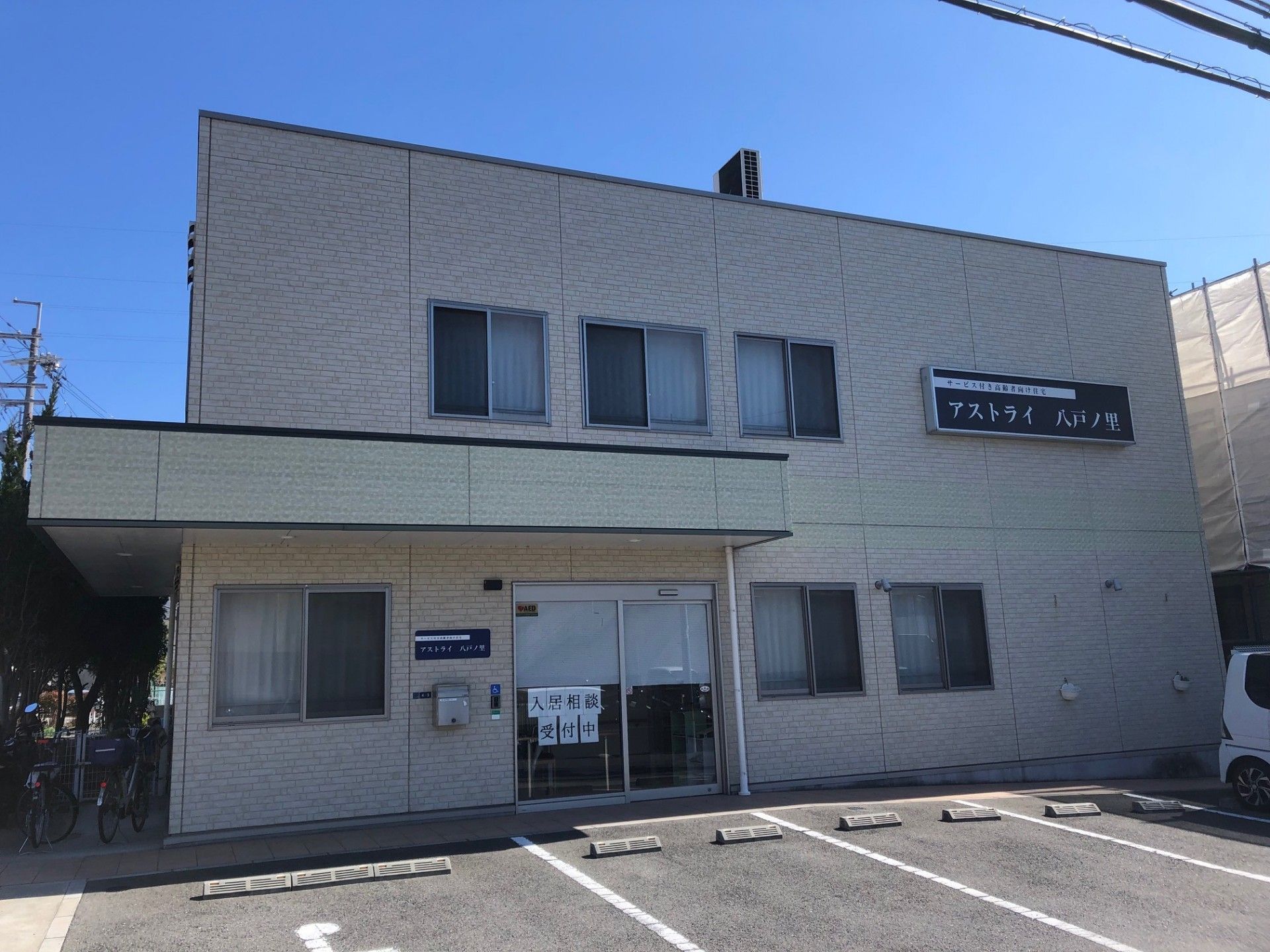 建物の正面玄関