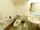 介護施設の明るいトイレ設備