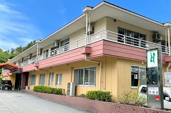 ゆったりとした施設の外観