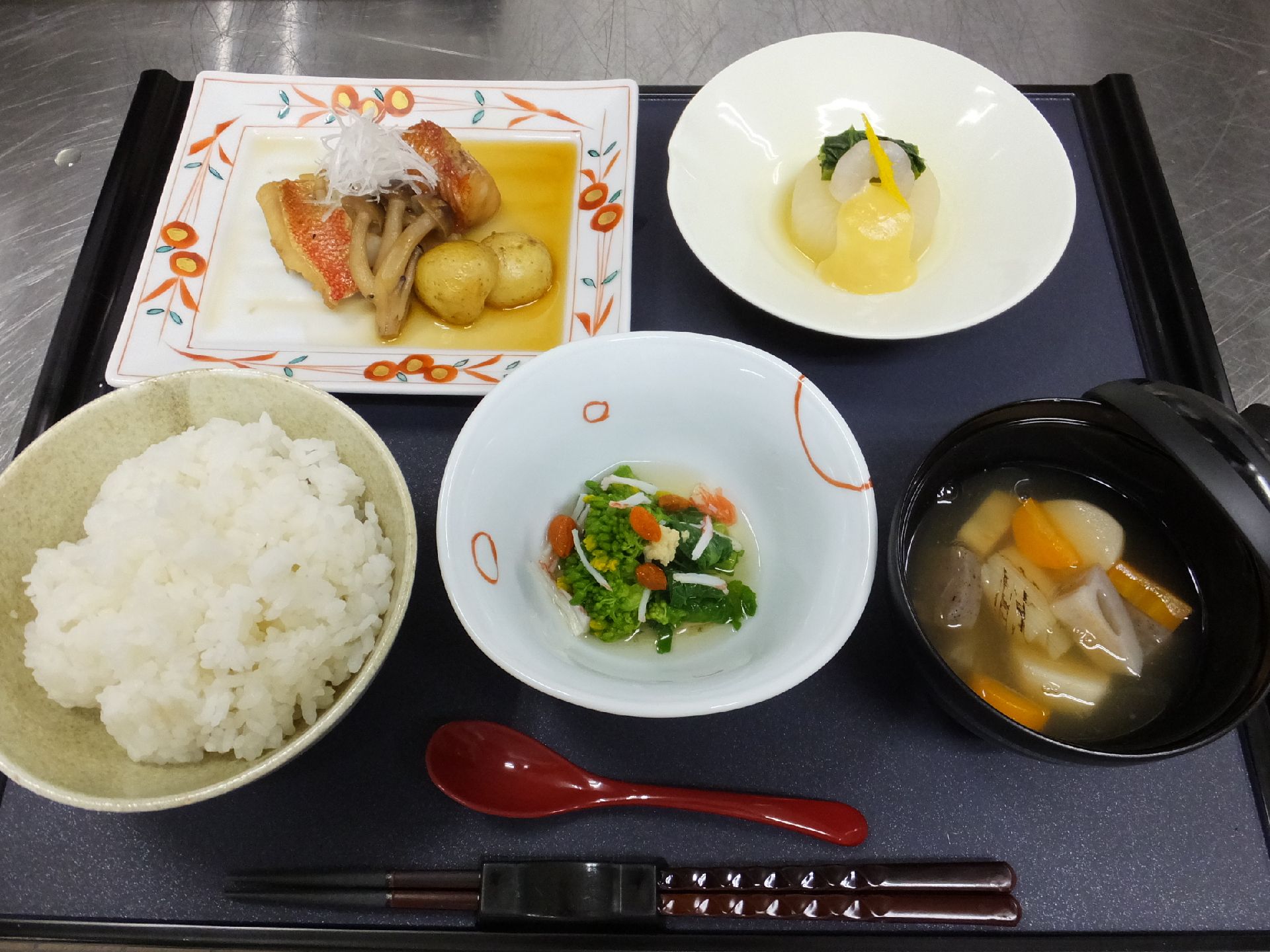 和風の食事セット
