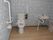 便器に向かって右側には手洗い器が設置されており、入居者様はトイレを使用後速やかに手を洗浄することができる。