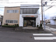 介護施設の入口と外観
