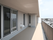 居室の外にはバルコニースペースが設けられており、居室内の窓から出られる。洗濯物や日光浴が楽しめる広さが確保されている。