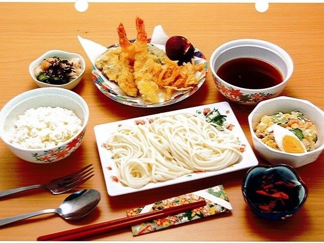 食べやすく消化が良いものを旅館の食事のように美しい器に盛り付けており、見ても楽しく召し上がっていただける。