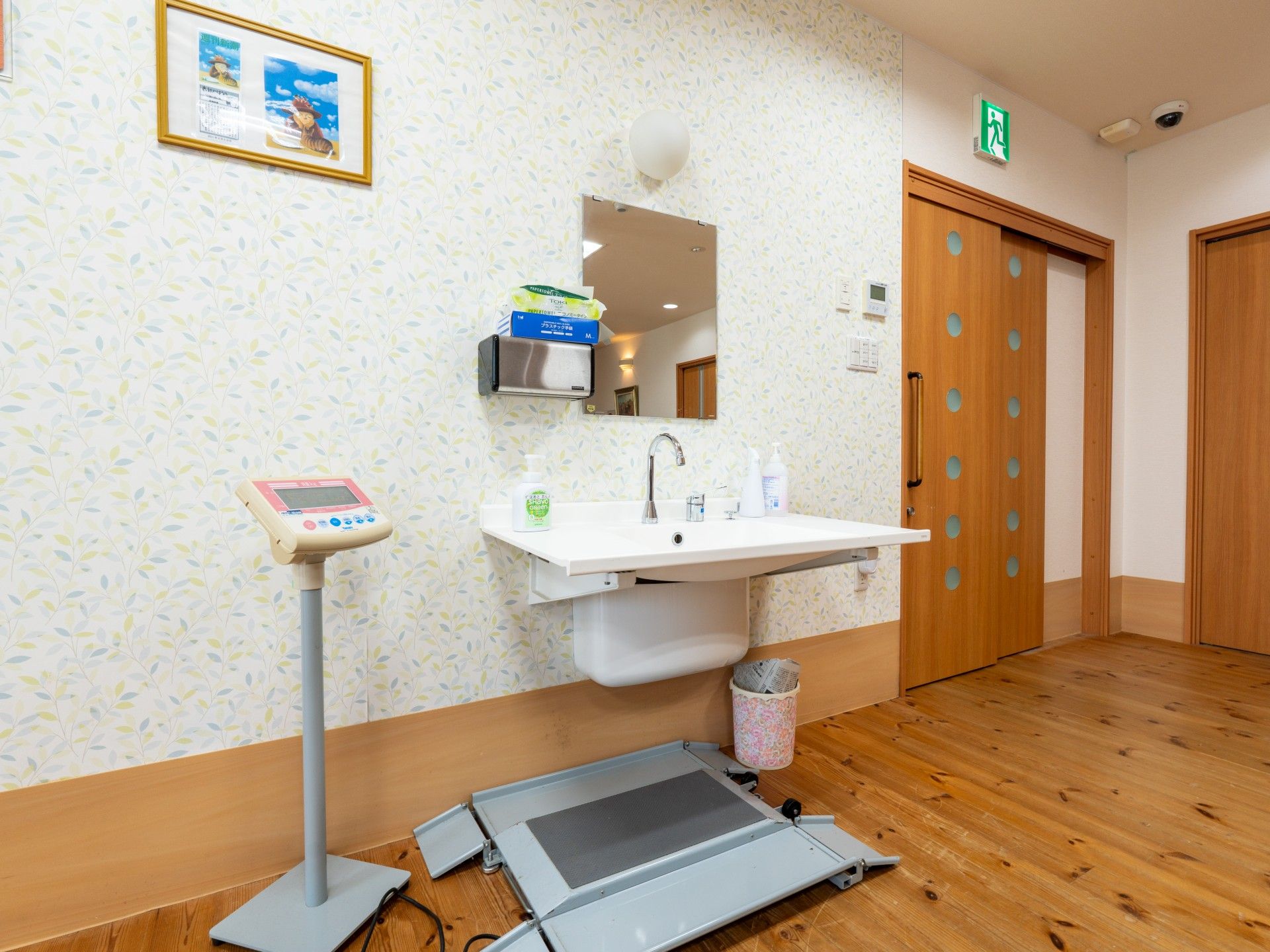洗面台と体重計のある一角