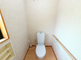 明るく清潔なトイレ付き個室