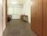 部屋に入ると右手には大型の収納が備え付けられている。左手はトイレになっている。動線は幅が広く、車椅子をご利用の方も移動しやすい。