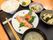 厨房で作られる食事は、栄養価を計算し、健康のために必要な食品がとれるよう考えられた献立になっている。