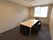 小さめのじゅうたん敷きの部屋に、テーブルが一つ置いてあり、６人座れるように椅子が並べてある。打ち合わせや面談などに利用できる。