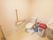 手洗い洗面台付きの広さのあるトイレである。洋式便座横と壁には手すりとナースコールが取り付けられている。