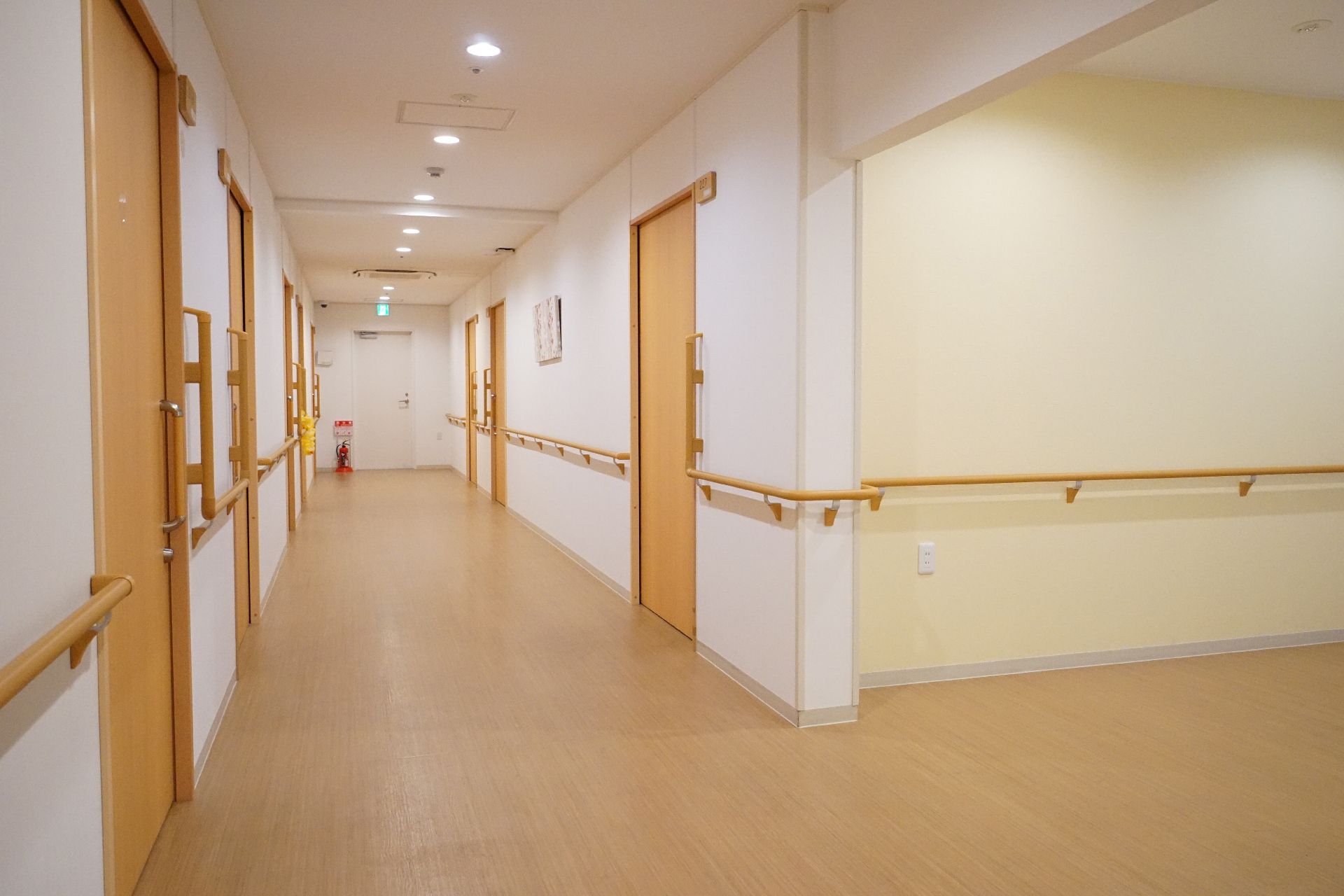 広め設計の廊下