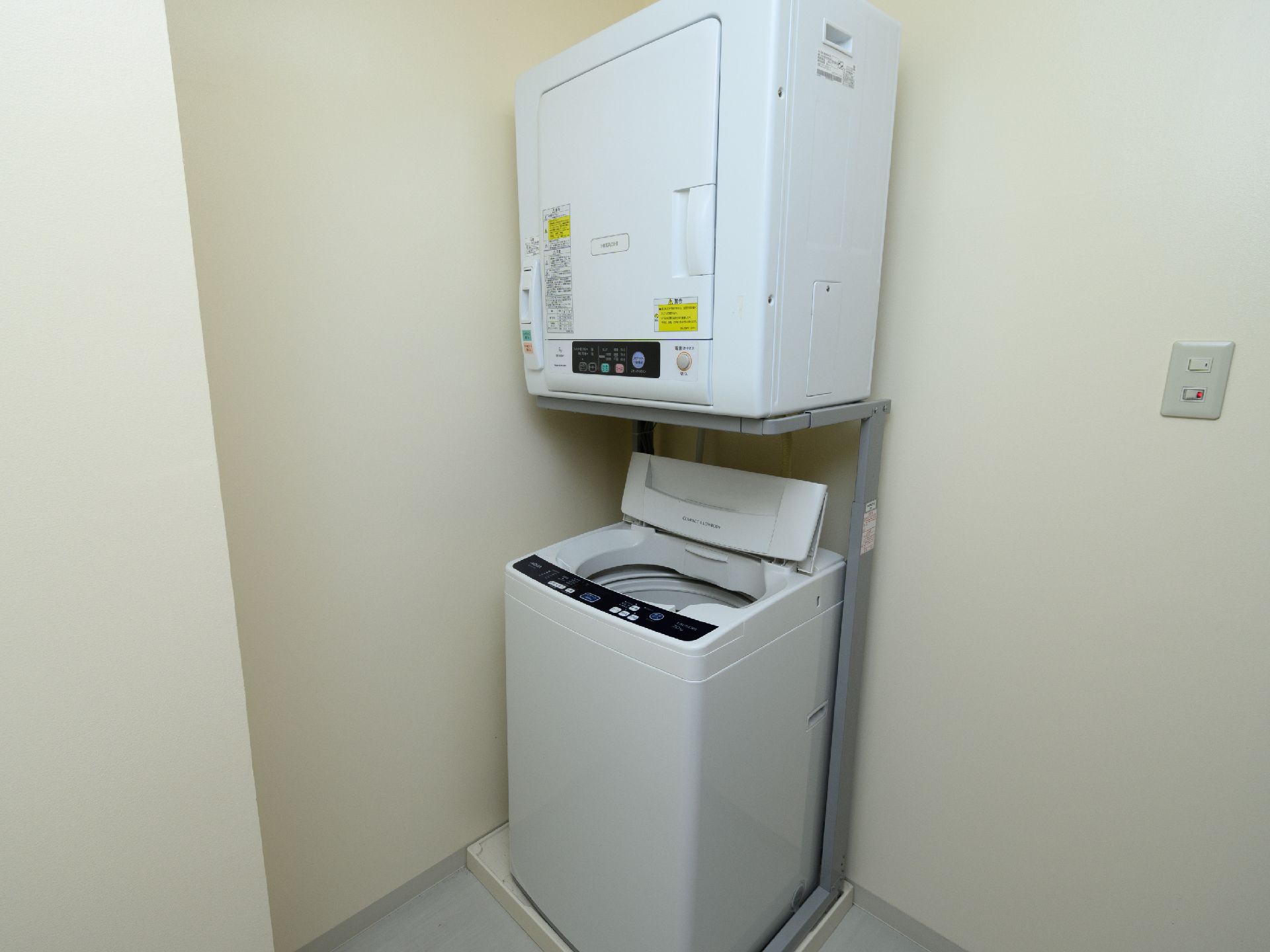 入居者が利用できる洗濯機や乾燥機が置かれているランドリー