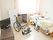日当たりの良い部屋である。介護ベッドと車椅子のほかに、冷蔵庫や腰高の棚を置いても、まだスペースに十分な余裕がある。