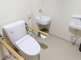 バリアフリー設計のトイレ空間