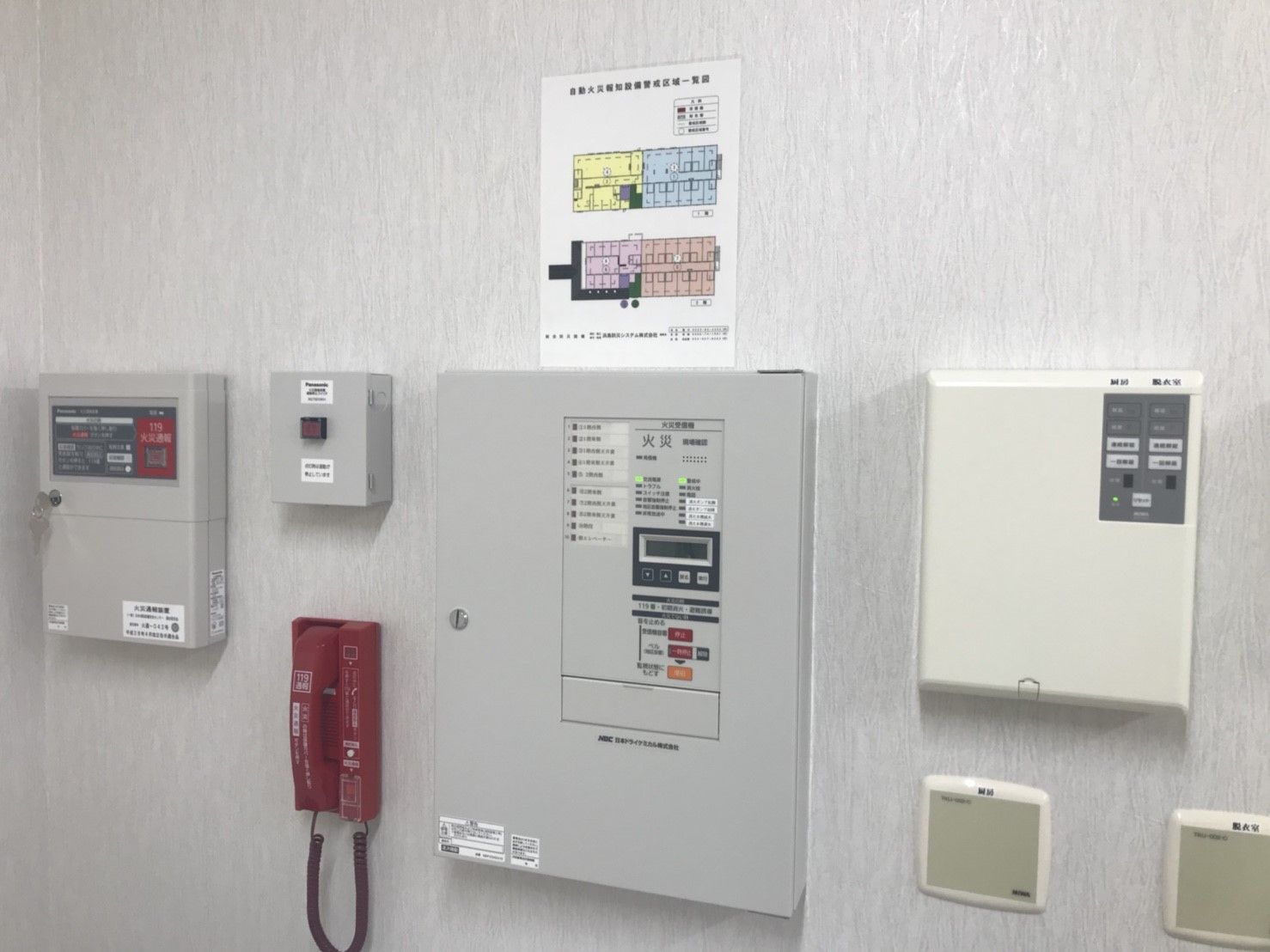 自動火災報知機が管理室に設置されており、センサー管理により初期火災でも速やかに警報が鳴るようになっている。