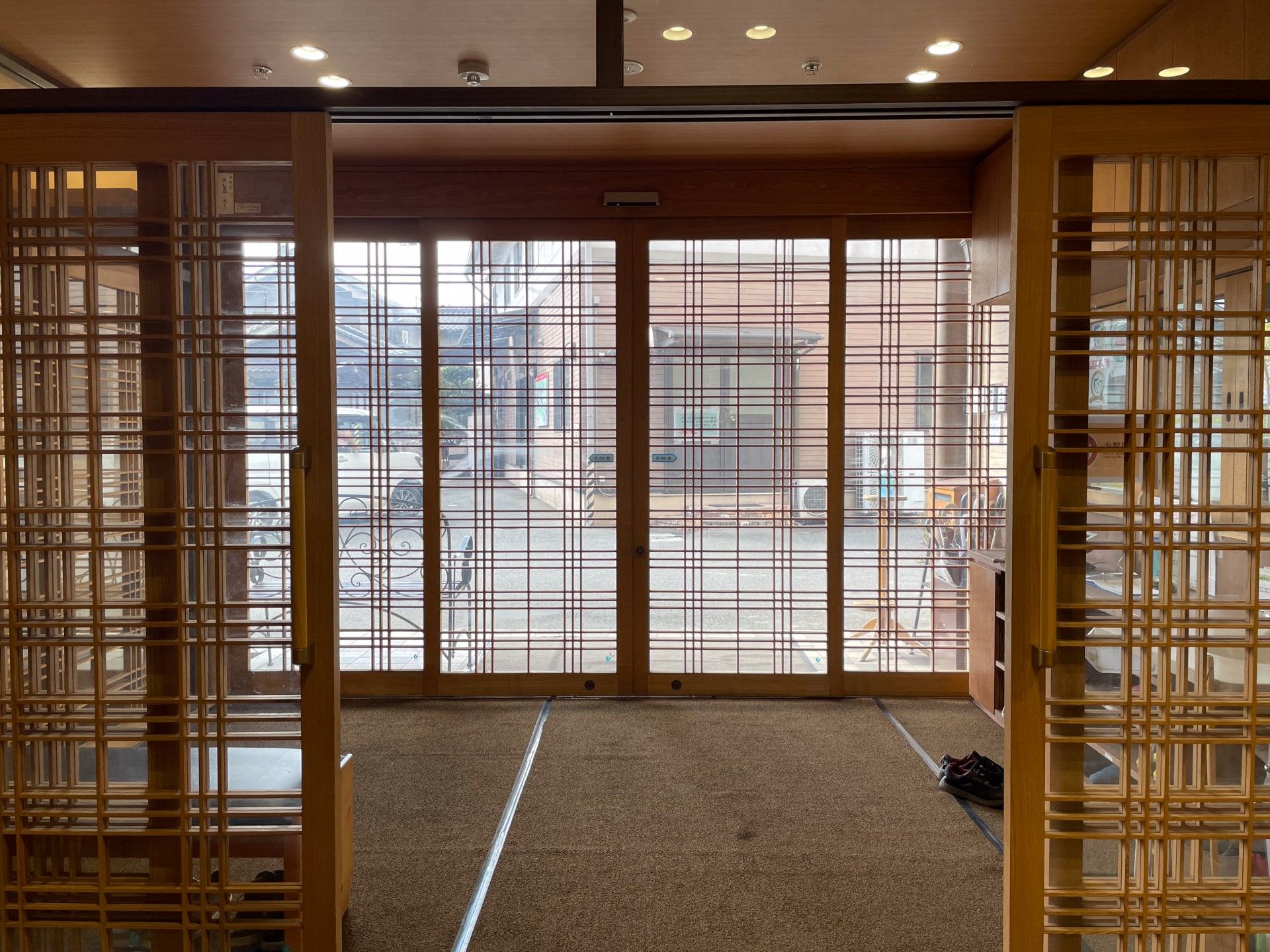 和風の引き戸の玄関