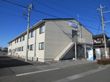 スペースに余裕のある駐車場。居室の窓が駐車場に面しているため、日差しを遮ることがなく、明るい室内で過ごせる。