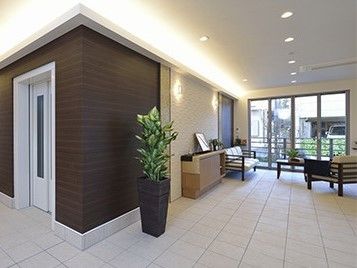 広くて明るいエントランス