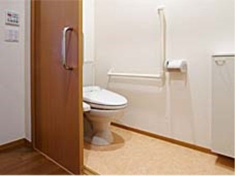 バリアフリー設計のトイレ