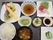 料亭を思い起こさせるような和食料理。盛り付け方も食欲がわくように工夫されている。和食器を使っており、食事のときの雰囲気も大事にされている。
