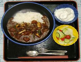 カレーライスとサラダとバナナヨーグルト